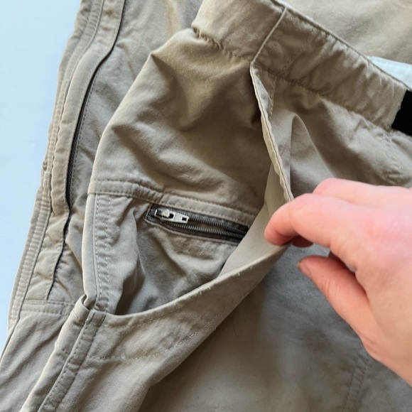 Mountain Hardwear Athletic Hiking Convertible Pants / Shorts Khaki Color Sz L - Picture 3 of 14